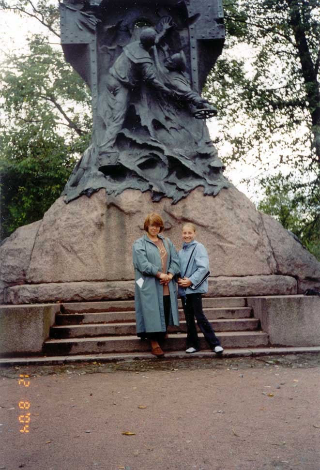 Елена Хаецкая (слева) и моя кузина (справа)